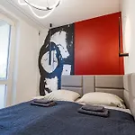 Ruby Corner - Quiet Near & Centre