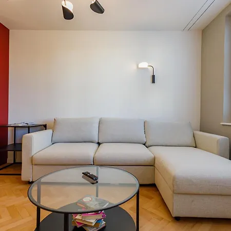 Ruby Corner - Quiet Near & Centre