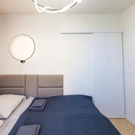 Ruby Corner - Quiet Near & Centre