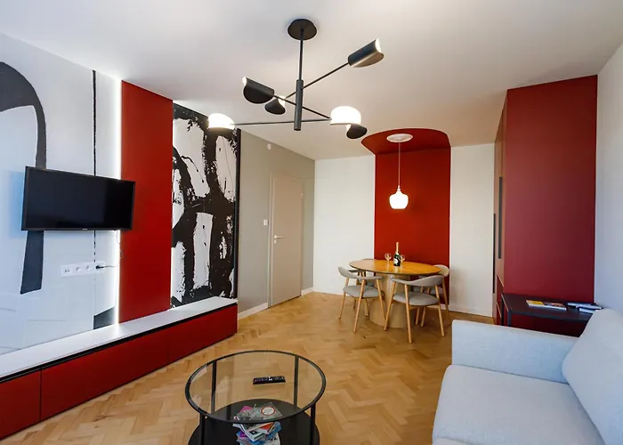 Ruby Corner - Quiet Near & Centre