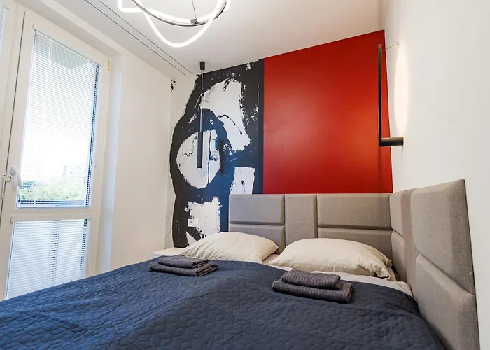 Ruby Corner - Quiet Near & Centre