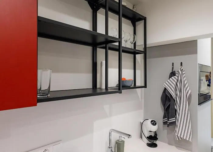 Ruby Corner - Quiet Near & Centre *